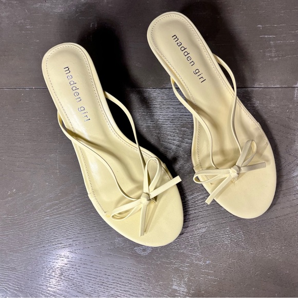Madden Girl Yellow Bow Strappy Heels Sandals NWOB Womens 6.5 M - Picture 3 of 7